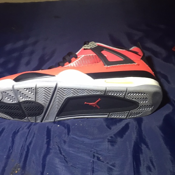Jordan Retro 4 Toro Bravo - Picture 7 of 8
